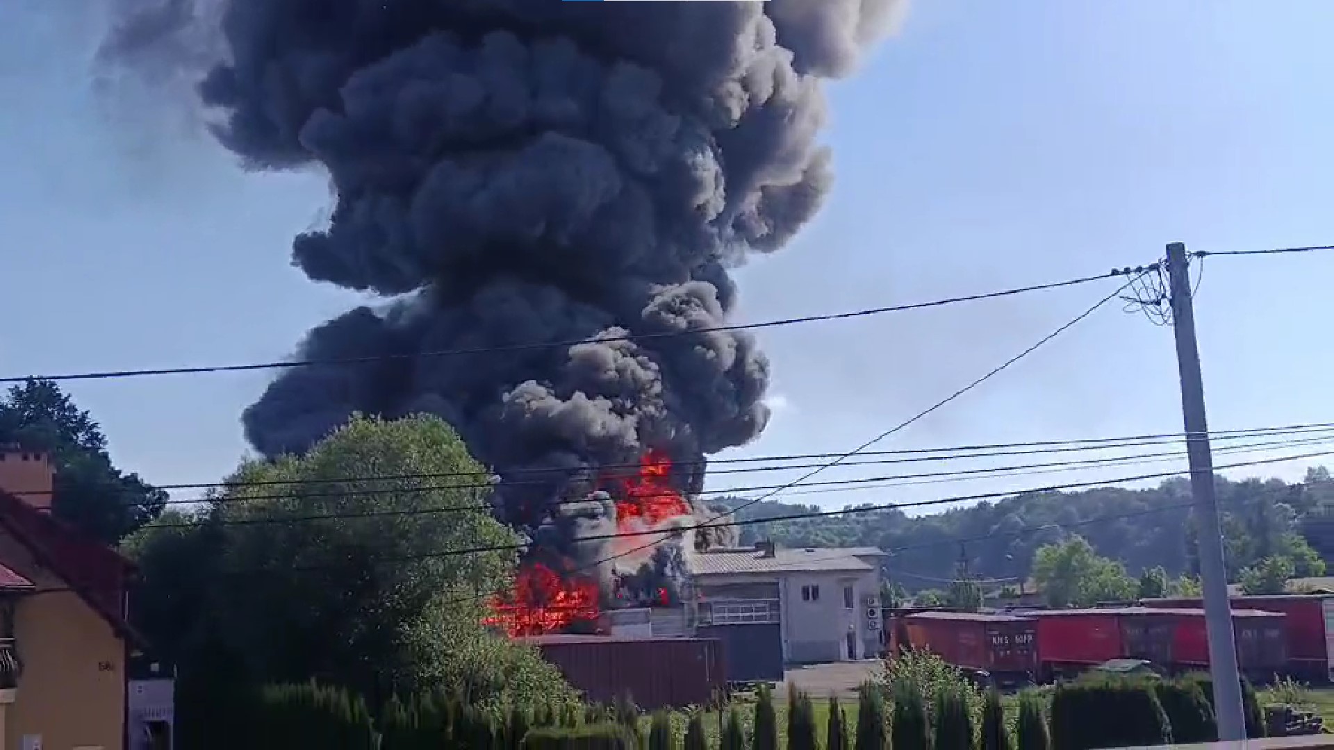 Pożar hali produkcyjnej w Mszanie Dolnej