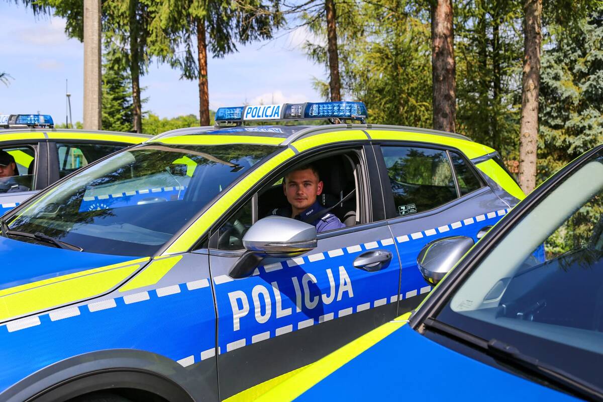 Limanowska policja z nową flotą. Aż 18 nowych radiowozów o wartości 2 mln 800 tys. złotych
