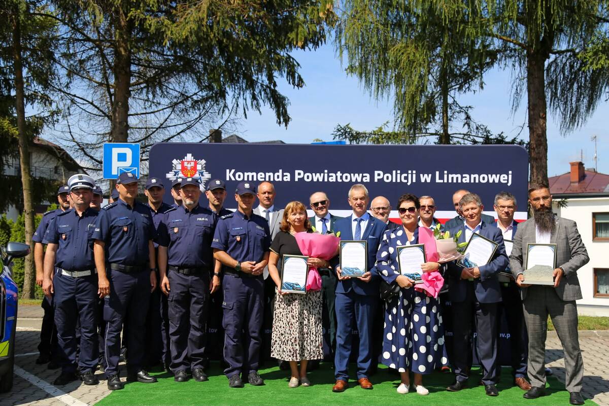 Limanowska policja z nową flotą. Aż 18 nowych radiowozów o wartości 2 mln 800 tys. złotych