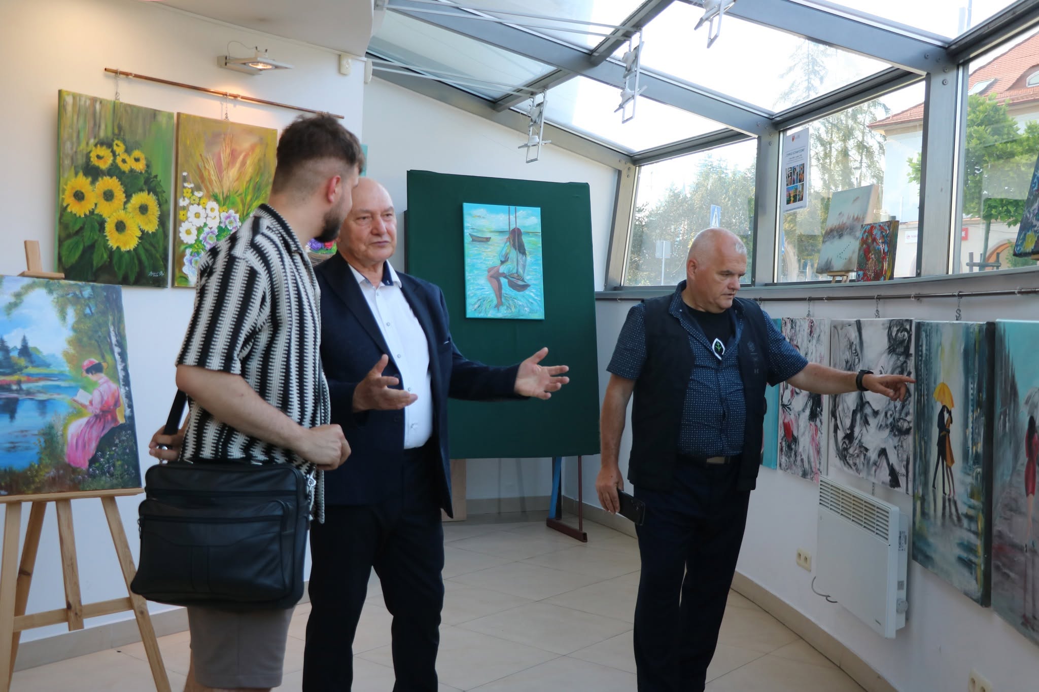 W Powiatowym Centrum Informacji Turystycznej otwarto wystawę prac Ryszarda Rysia