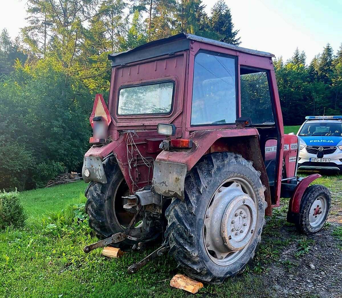 Wyprawa 41-latka kardzionym ciągnikiem rolniczym z 3 promilami