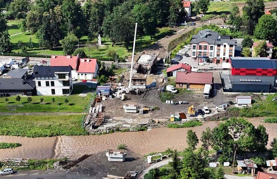 Już widać efekt prowadzonej inwestycji. Prace ziemne na kolejowym odcinku w Mszanie Dolnej