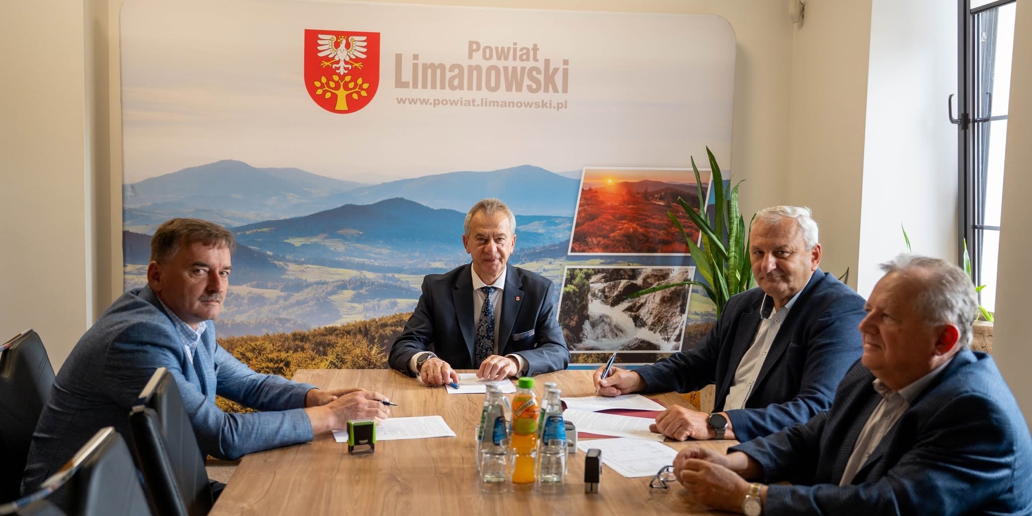 Podpisano umowę na przebudowę drogi powiatowej w Kasinie Wielkiej