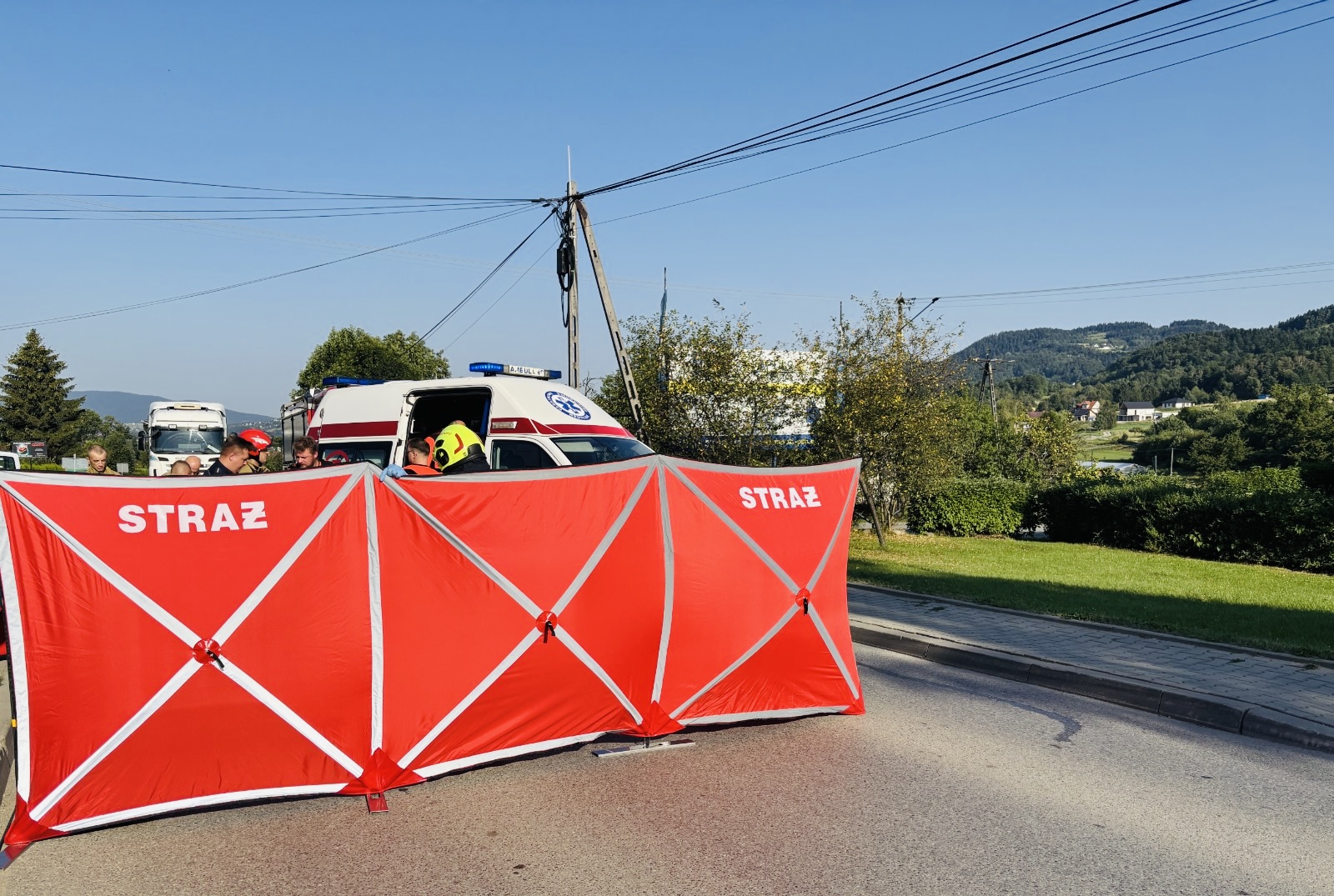 Pisarzowa. Potrącona przez samochód dostawczy kobieta trafiła do szpitala