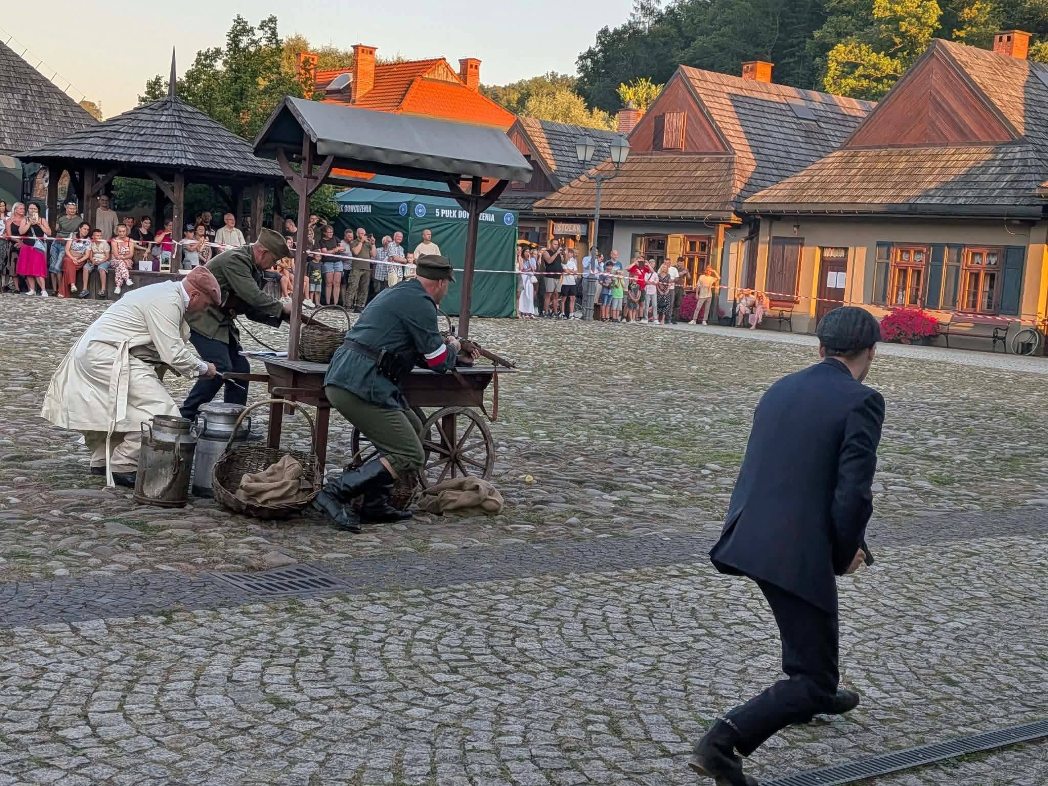 „Kto szybciej strzela, ten dłużej żyje” – inscenizacja w Miasteczku Galicyjskim