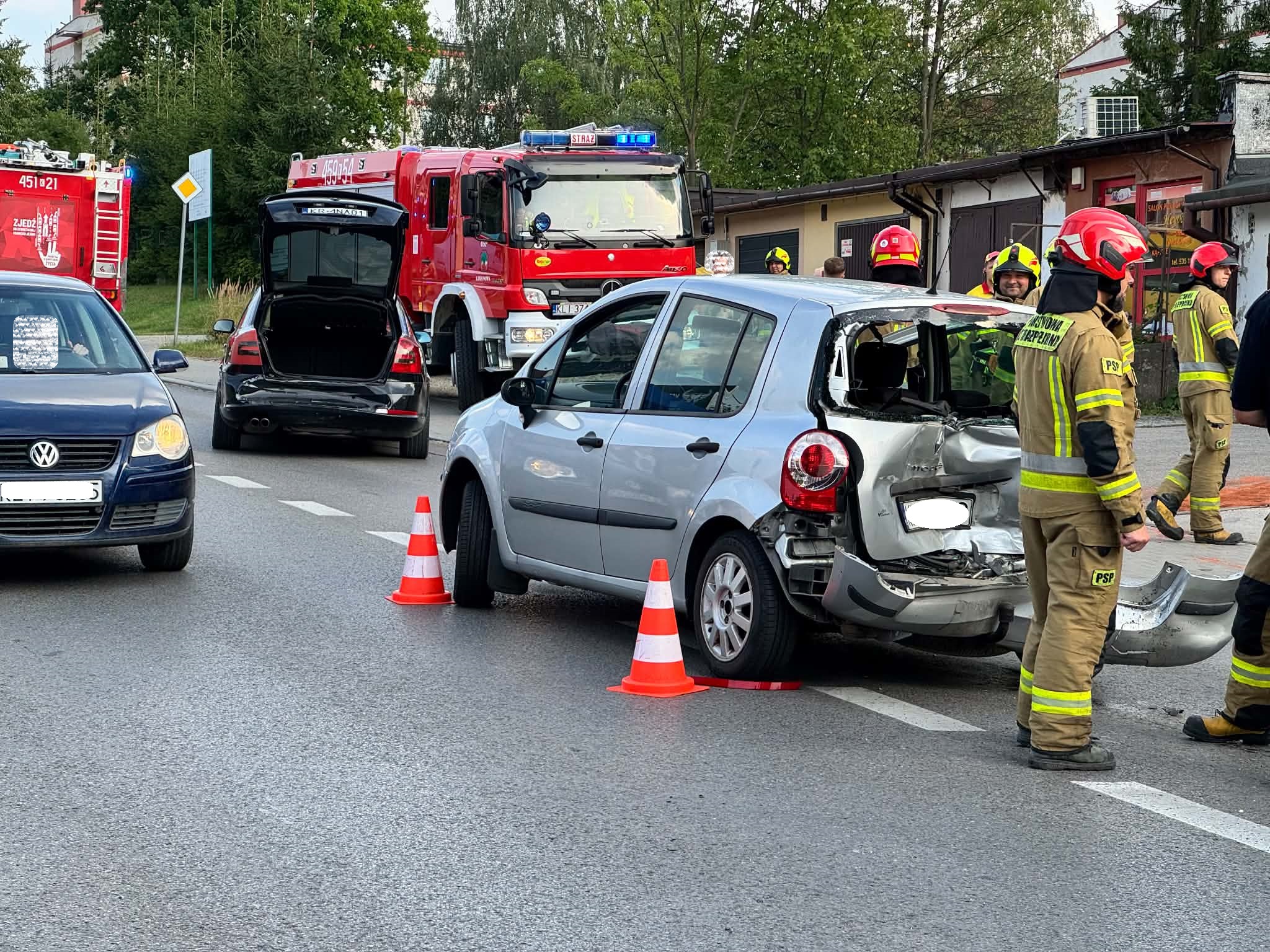 Utrudnienia w ruchu. Stłuczka trzech samochodów na ulicy Z. Augusta w Limanowej