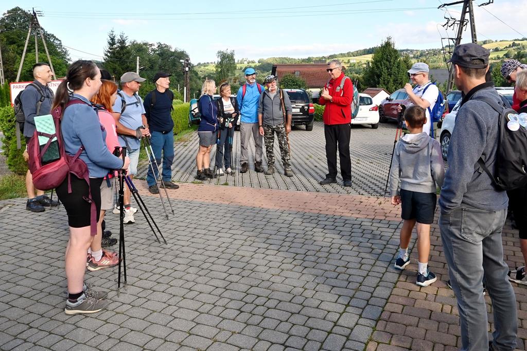 „Odkryj Beskid Wyspowy”. Wędrówka na Miejską Górę i piknik pod Krzyżem Milenijnym