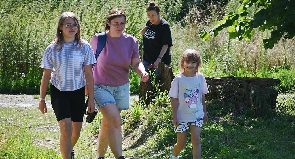 Słoneczna niedziela na górze Golców w gminie Limanowa