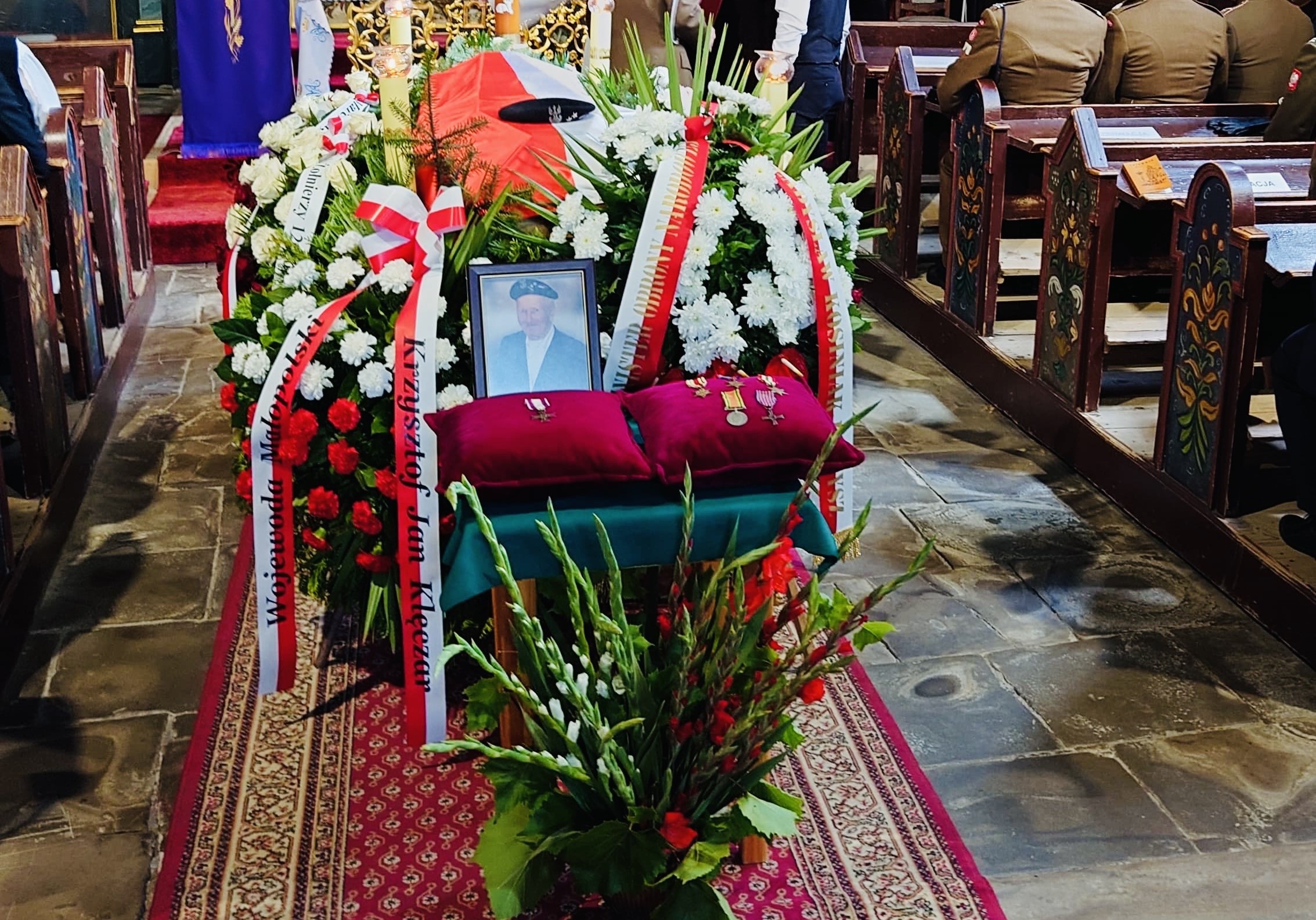 Pożegnanie ppor. Józefa Kowalczyka. Weteran spod Monte Cassino spoczął na cmentarzu w Orawce