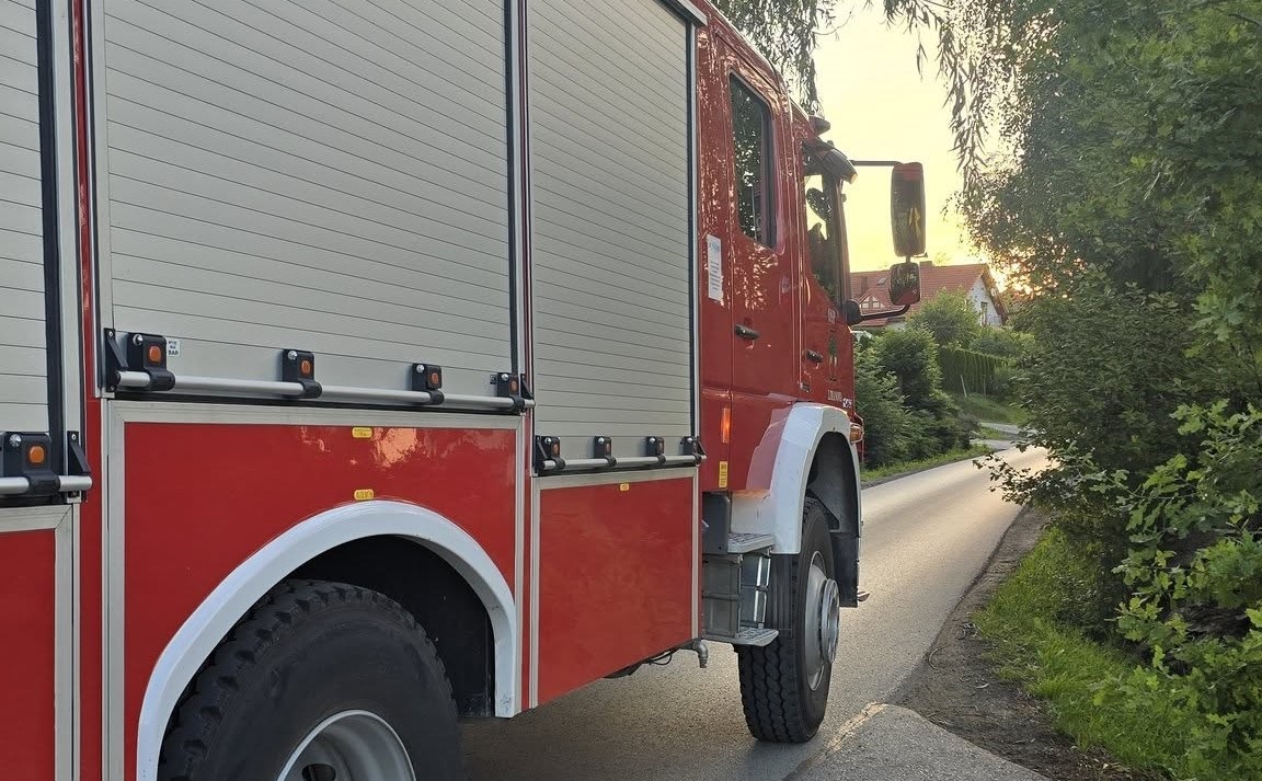 Mordarka. Strażacy uratowali dach domu