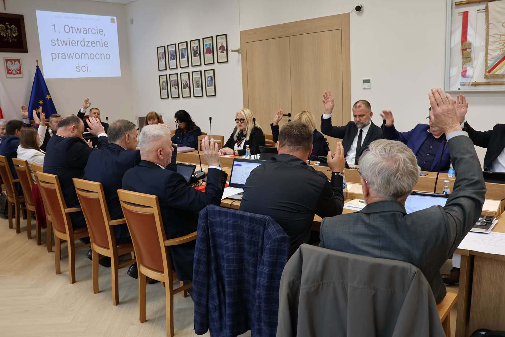 Limanowa. Rezulcja ws. odbudowy dworca kolejowego przegłosowana. Jednomyślność w cieniu referendum