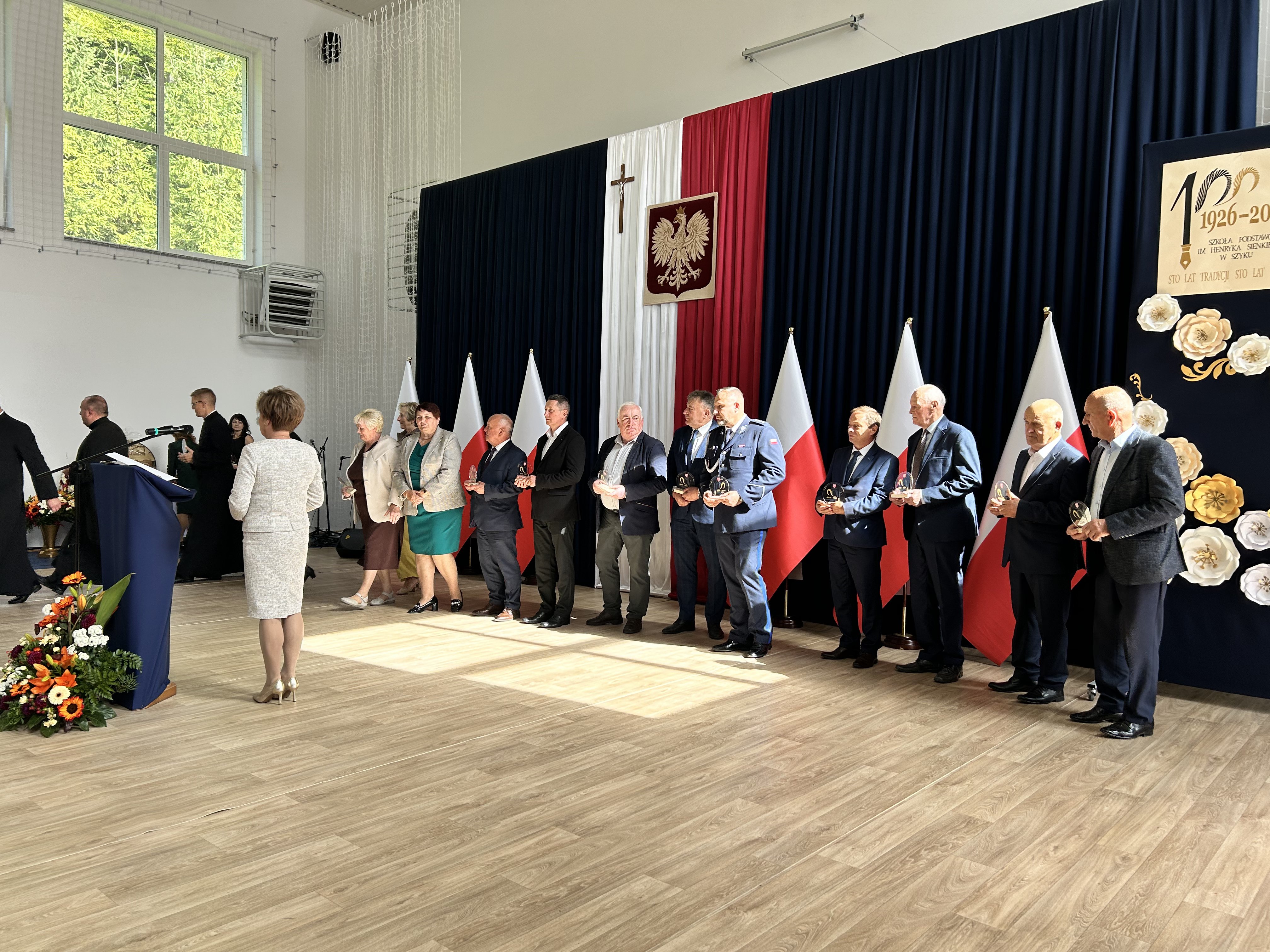 Prezent z okazji 100-lecia. Szkoła podstawowa w Szyku z nowym obiektem dydaktycznym i salą sportową