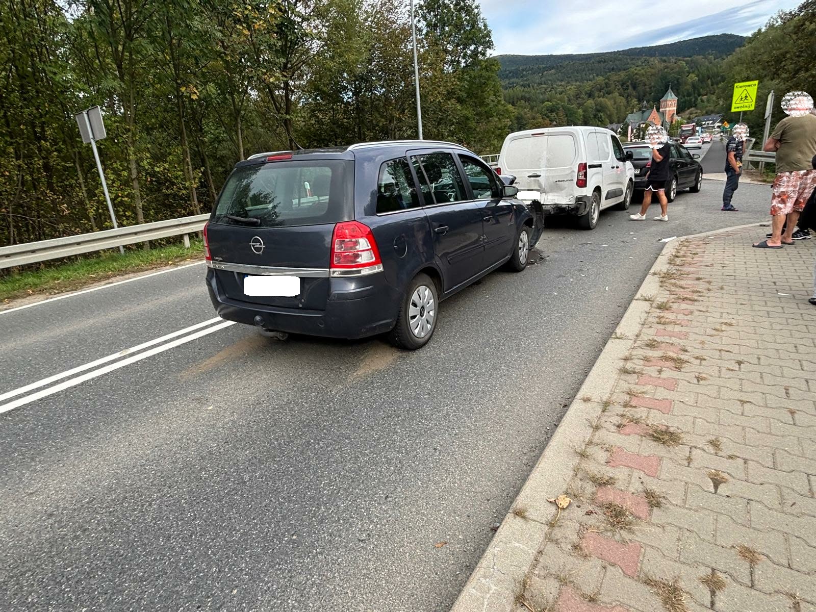Kasinka Mała. Zderzenie trzech samochodów na drodze wojewódzkiej