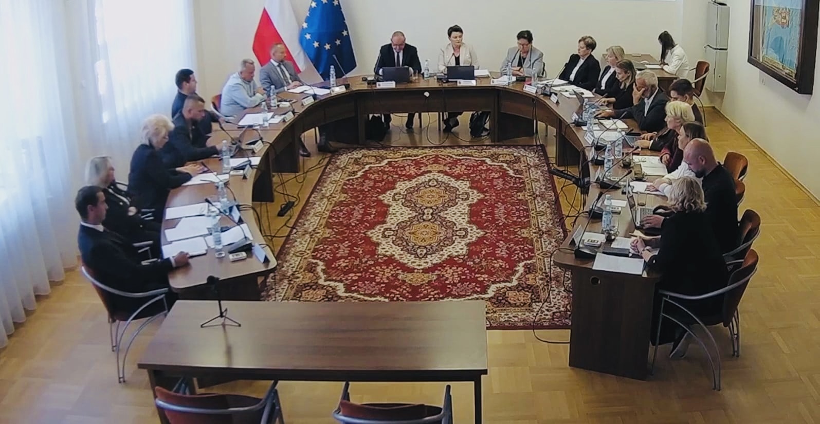 Tutaj radni dogadują się z burmistrzem bez interpelacji. Burmistrz Agnieszka Orzeł odpowiada na internetowy wpis