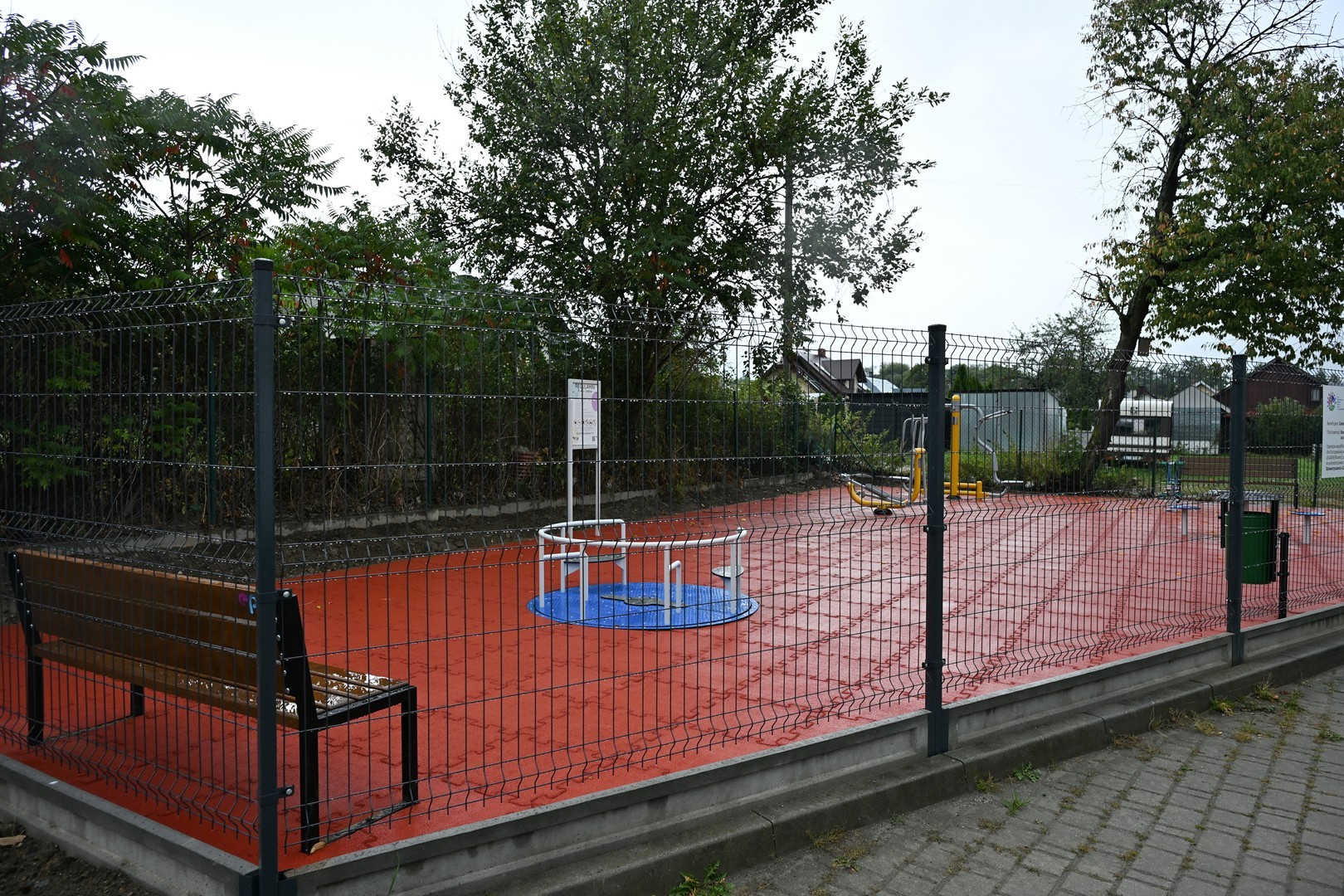 Nowe place zabaw w Kisielówce, Męcinie i Siekierczynie