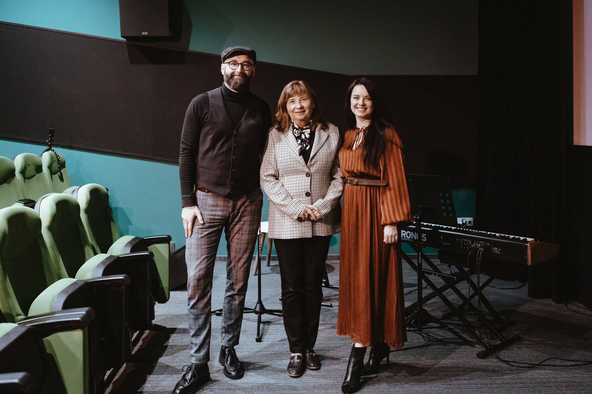 „Muzyczne fotografie. Jesień z piosenką”. Klimatyczny koncert w limanowskiej bibliotece