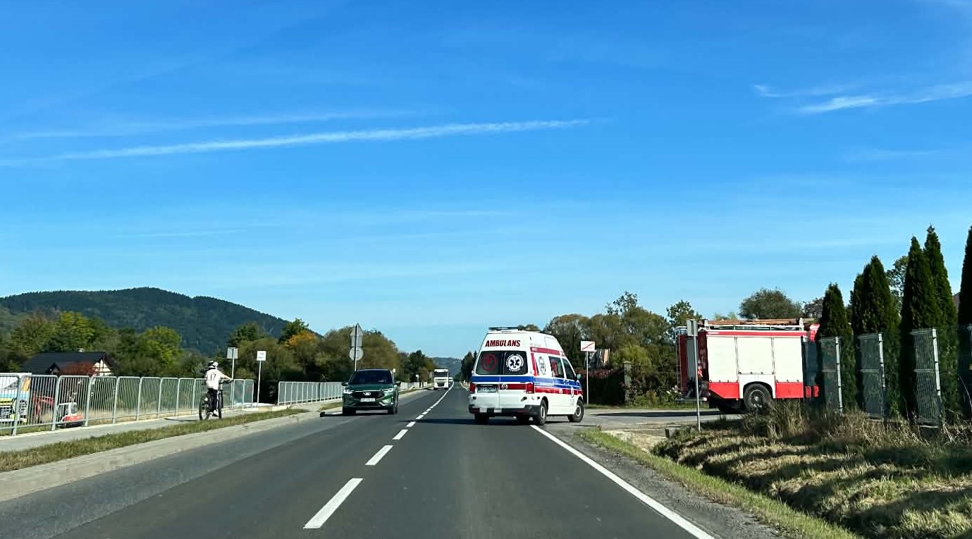 Podłopień. Uraz podczas prac w lesie. Strażacy pomogli w transporcie osoby poszkodowanej