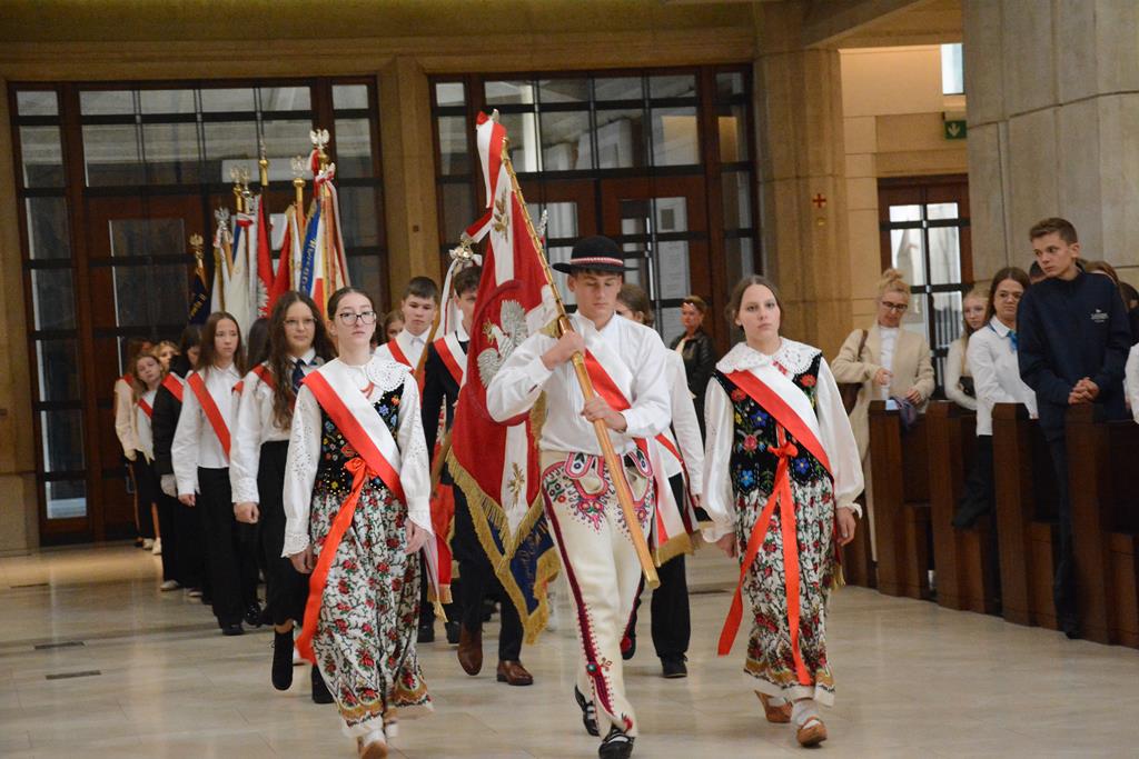 Pielgrzymka szkół im. Jana Pawła II do Sanktuarium w Krakowie – Łagiewnikach