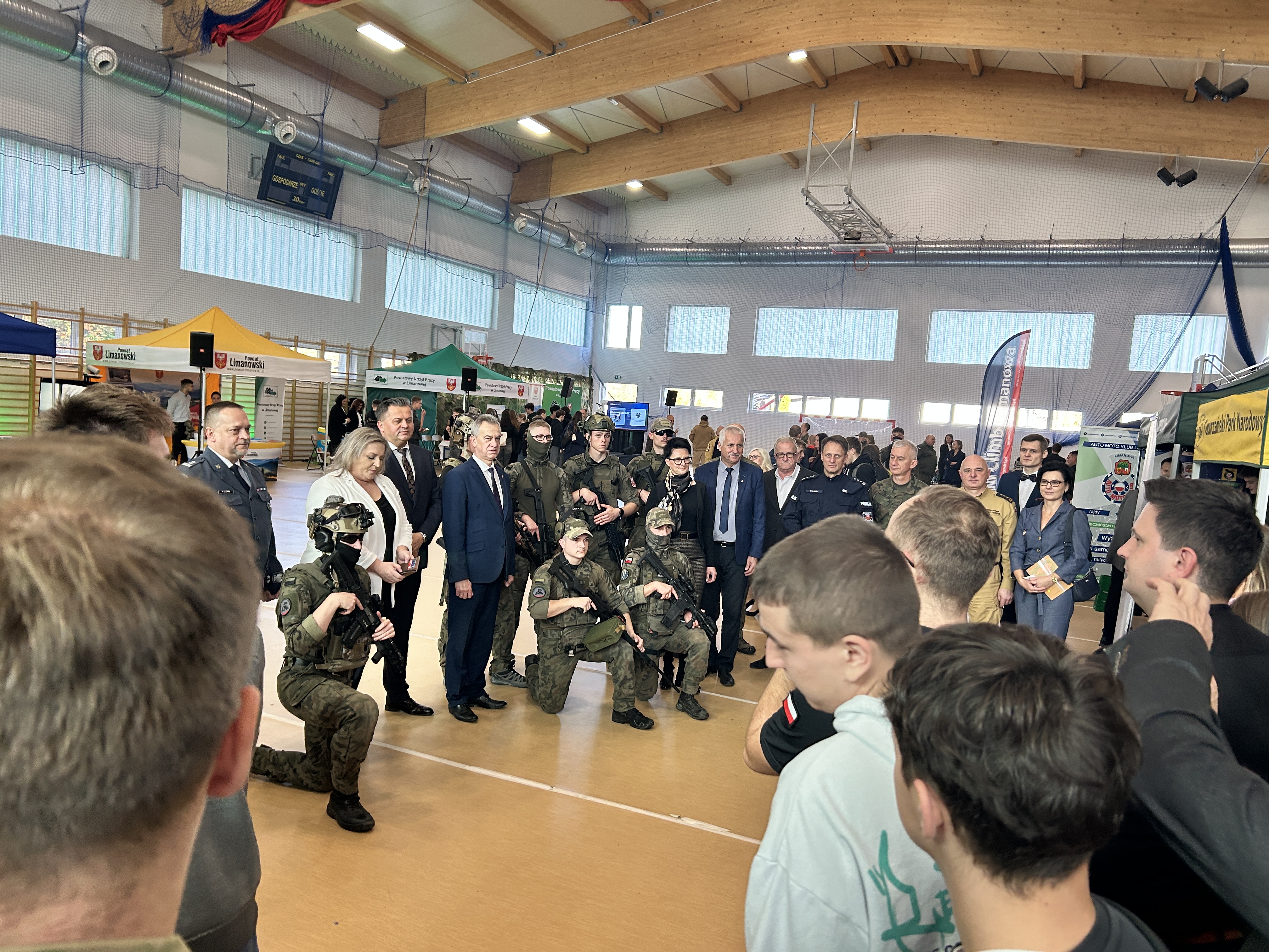 I Powiatowe Targi Edukacji i Pracy Służb Mundurowych. Relacja z wydarzenia